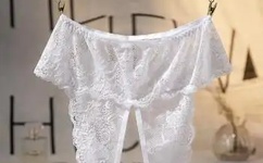 NONO公园揉胸屁害她吃安眠药